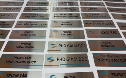 Hỏi – đáp: In nhãn mác kim loại bằng công cụ nào và trên chất liệu gì?